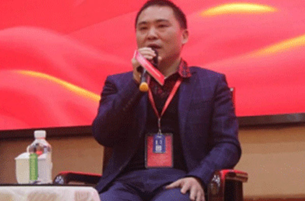 刘金松：将来3年，，，，，，，做不到2亿的企业将难以为继！